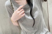 短袖领口太松怎么办-短袖衣服领口总要变松怎么办啊？