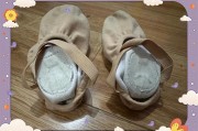 鞋垫为什么会往脚后跟跑-为什么鞋子里加了鞋垫，鞋垫老往鞋后面跑？