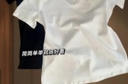 t恤领口太小怎么改大衣-带领子T恤如何搭配裤子和外套？