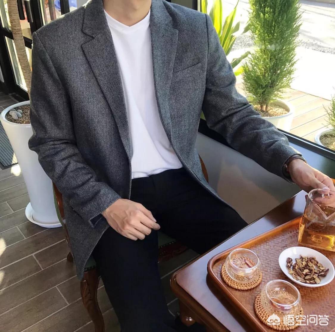 休闲t恤怎么搭配-休闲西服配polo衫还是t恤？