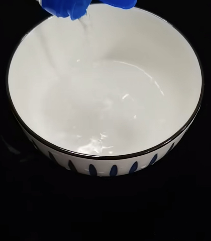 黑色皮鞋用什么擦最亮-黑色的皮鞋要怎么擦才会发亮？
