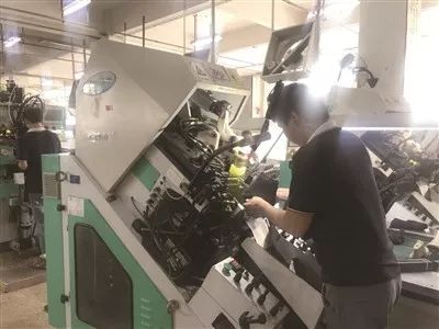 鞋厂上班有前途吗工资多少-温州鞋厂员工工资普遍一两万，高的甚至有两三万，这是真的吗？