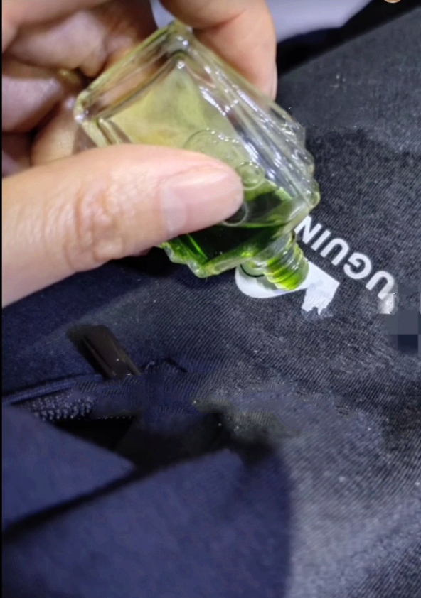 如何快速去除t恤上的印花胶-t恤上的印花怎么去掉？