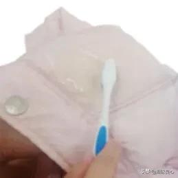 裤子上的油用什么可以去掉-怎样去除裤子上的油？