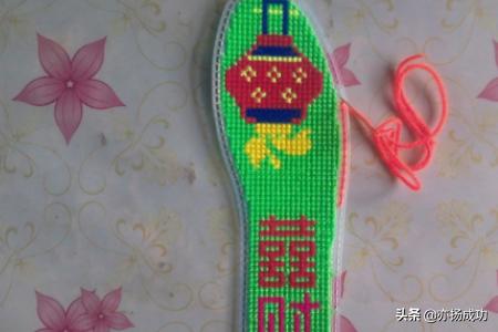 刺绣鞋垫花样图案大全图片-十字绣鞋垫最简单的图案三种颜色？