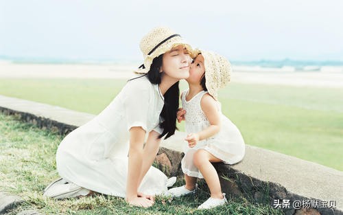 一家人穿亲子装的说说-幼儿园亲子稻田抓鱼活动结束说说？