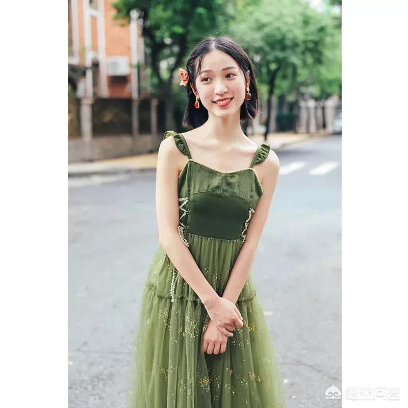 t恤衫品牌大全图片闺蜜款白色-一红一白短横商标t恤是什么牌子？