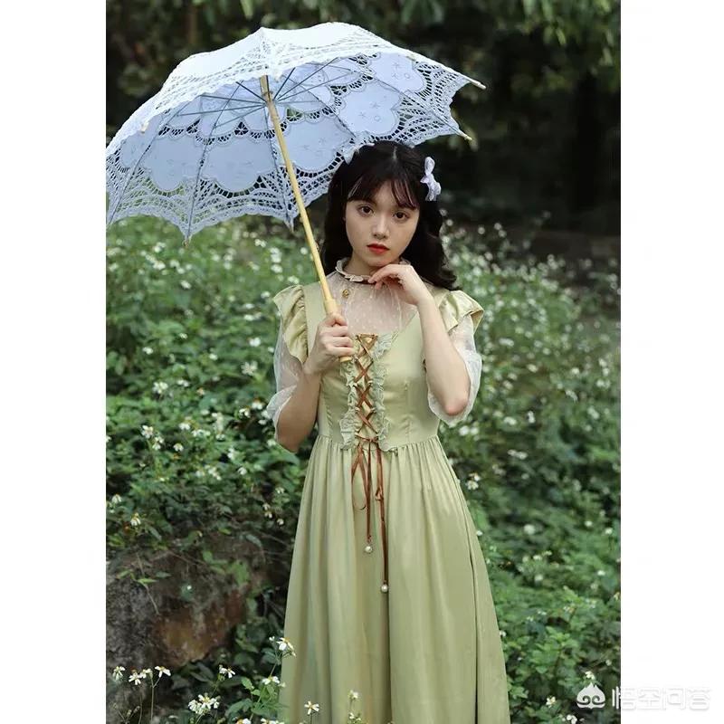t恤衫品牌大全图片闺蜜款白色-一红一白短横商标t恤是什么牌子？
