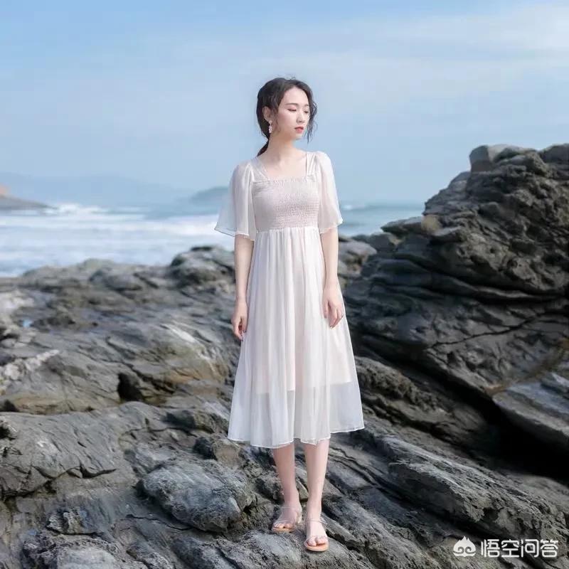 t恤衫品牌大全图片闺蜜款白色-一红一白短横商标t恤是什么牌子？