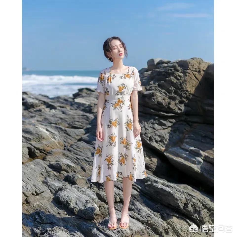 t恤衫品牌大全图片闺蜜款白色-一红一白短横商标t恤是什么牌子？