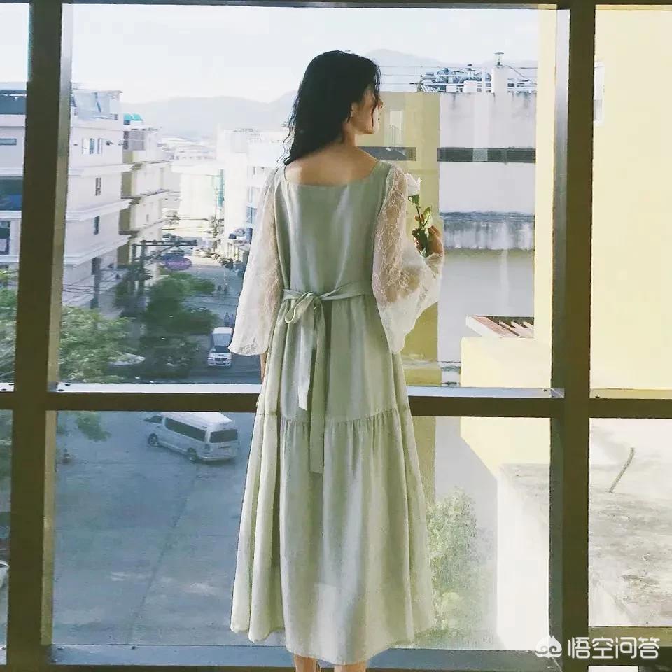 t恤衫品牌大全图片闺蜜款白色-一红一白短横商标t恤是什么牌子？